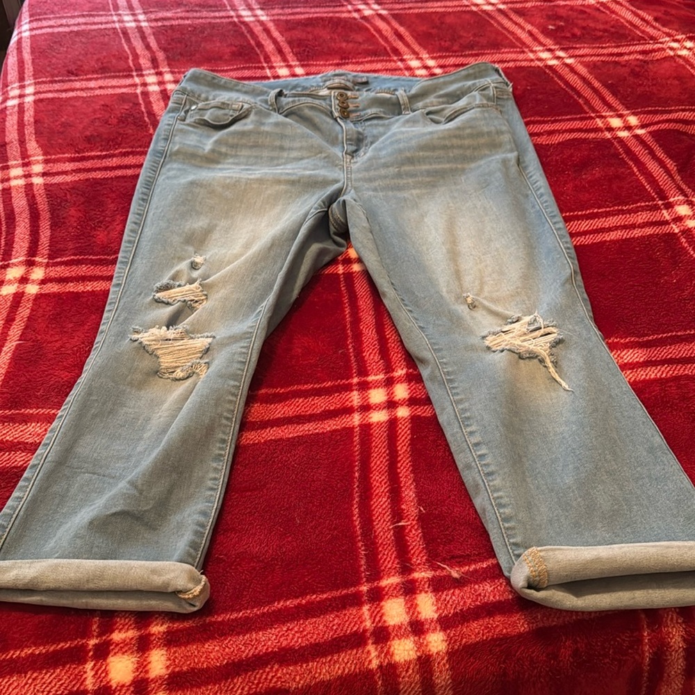 Torrid distressed cropped jeans